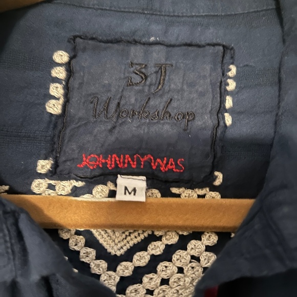 Johnny Was Navy button down top-fantastic Embroidery Coming & Going! - Picture 9 of 16